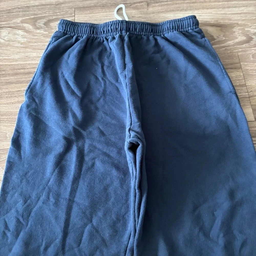 Vintage Y2K/2000s Navy Blue Essential Sweatpants! Fits M